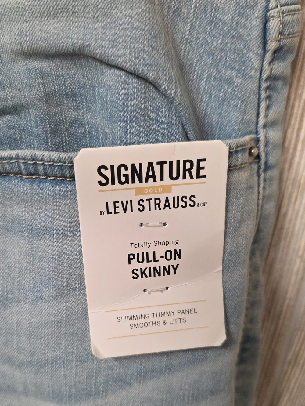 Signature by Levi Strauss Totally Shaping Pull On Skinny Jeans Women Plus 20 NWT